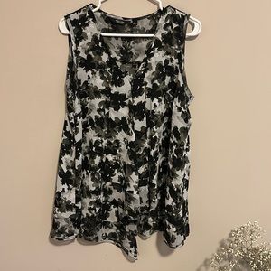 SIMPLY VERA (VERA WANG) Flowy ruffles black & white top